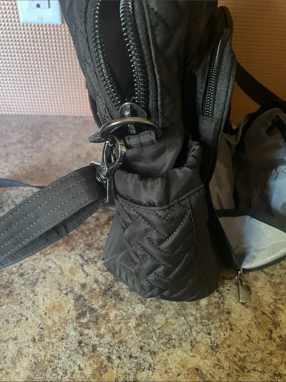 lug Black Quilted Multi-Pocket tote - Picture 6 of 7